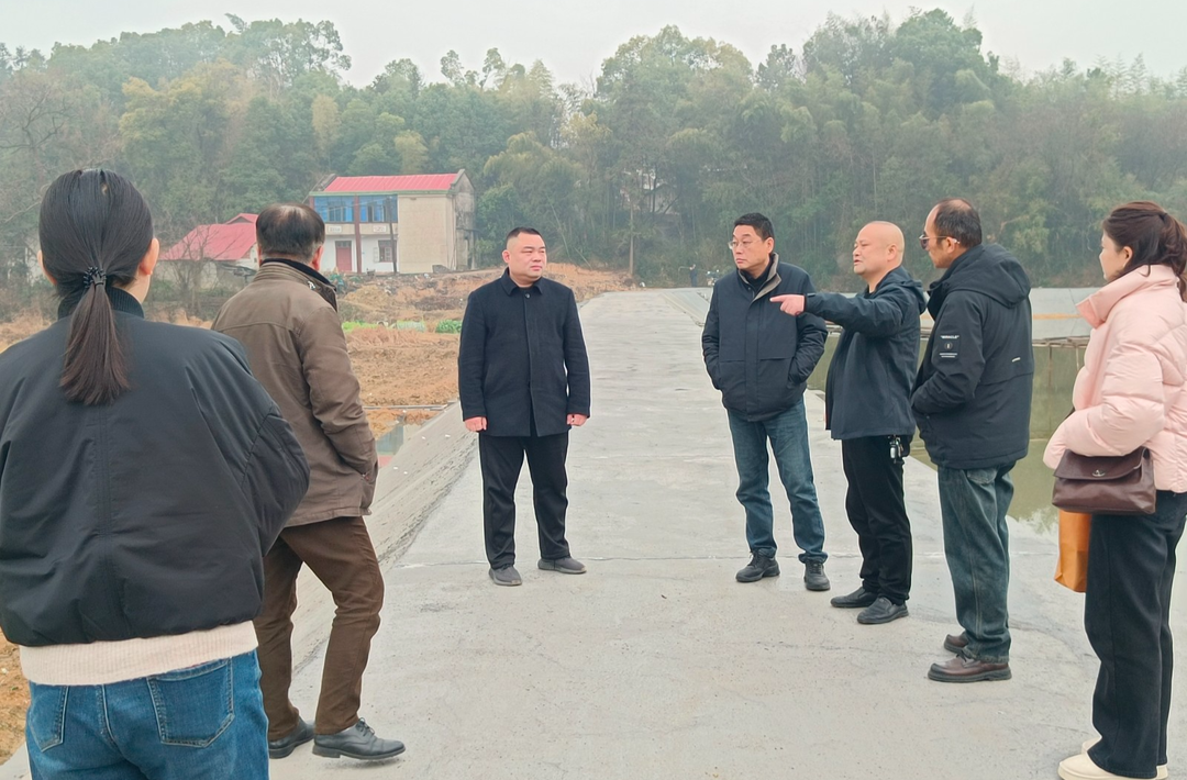区人大常委会领导一行赴鹤岭镇调研
