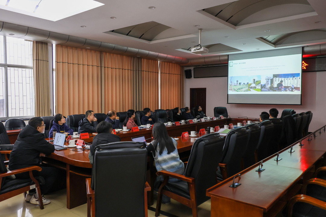 陈小平主持召开杨梅洲项目座谈会