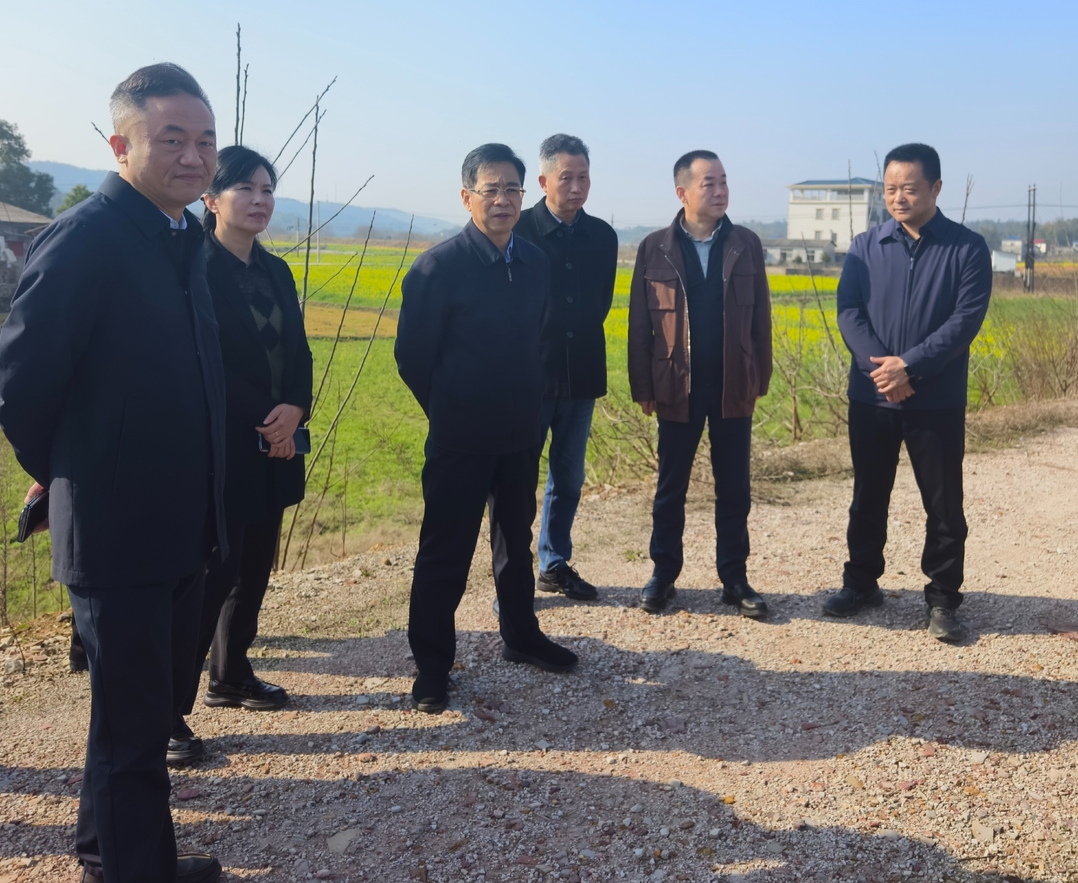 市领导胡忠威到雨湖区开展巡河工作
