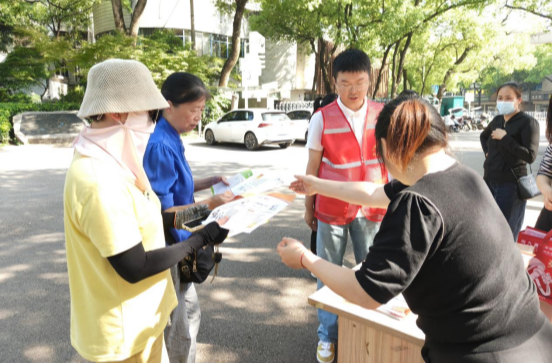万新社区：“交通安全 你我同行”，筑牢老年群体出行“安全堤”