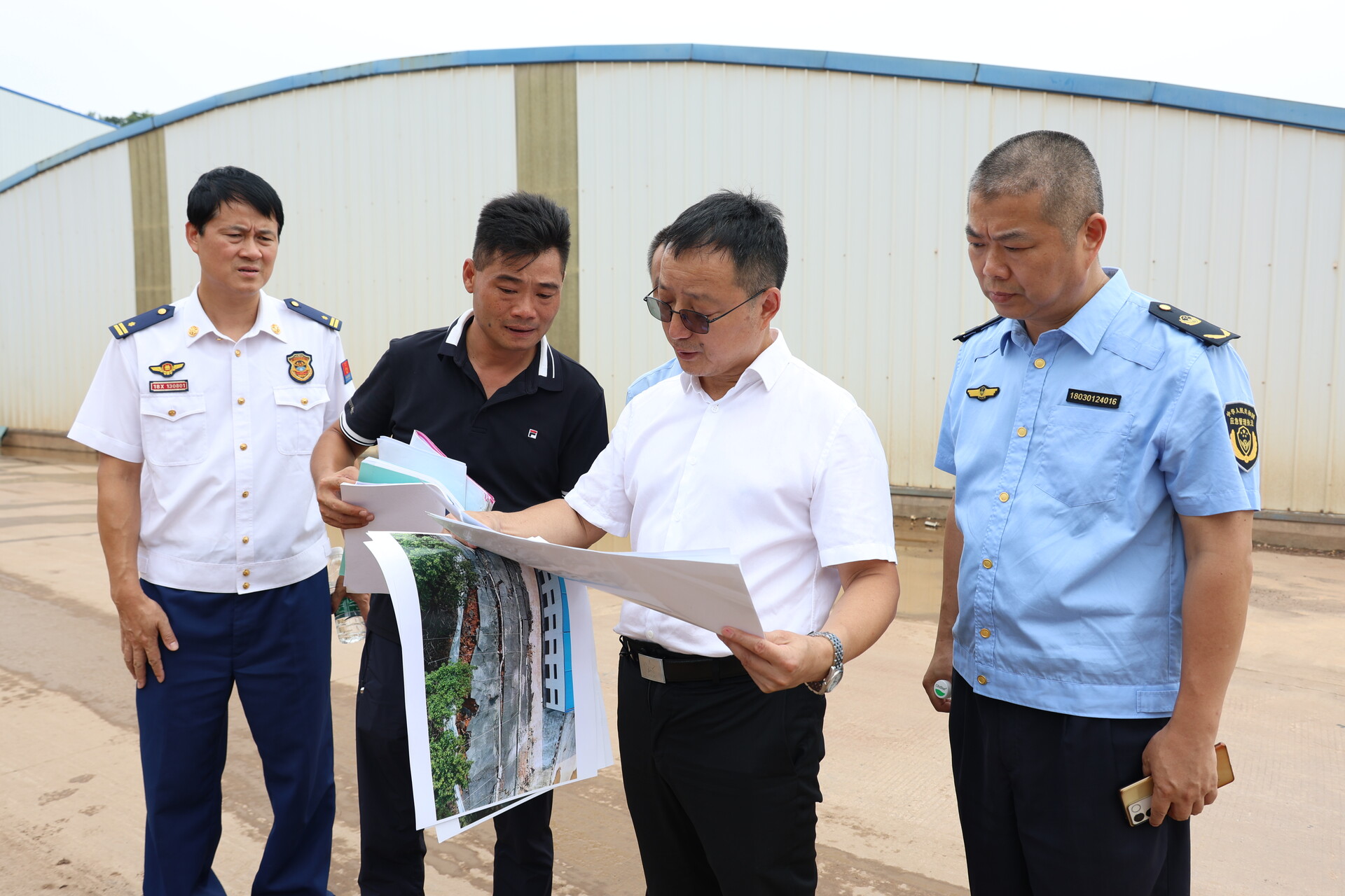 柳军辉到鹤岭镇开展走找想促“三听三问”调研
