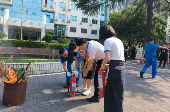 和平社区联合物业开展消防演练