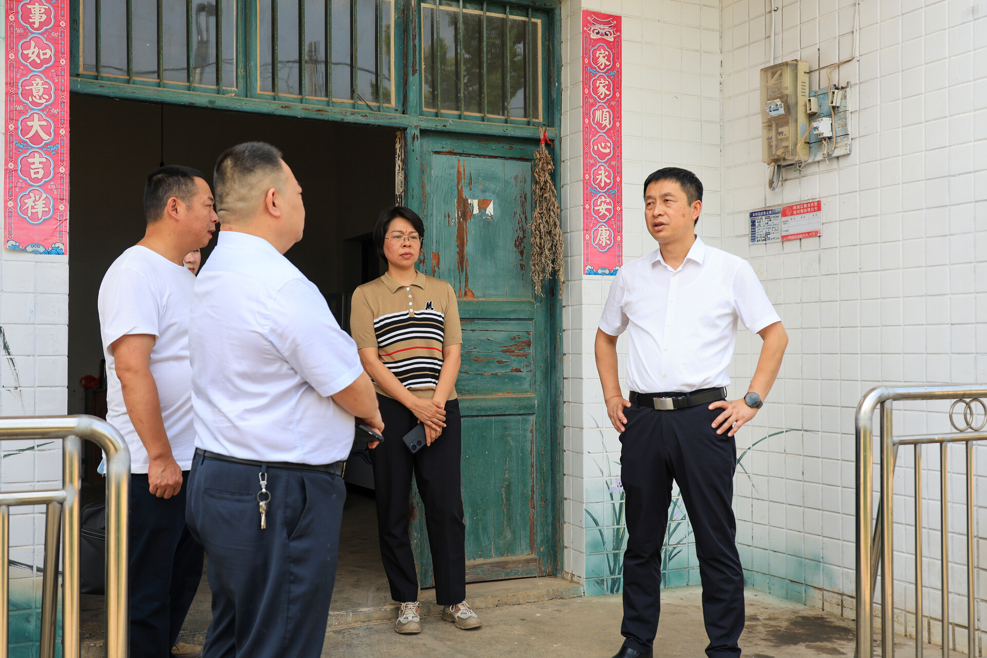市人大代表雨湖二组在万楼社区开展为民办实事专题调研活动