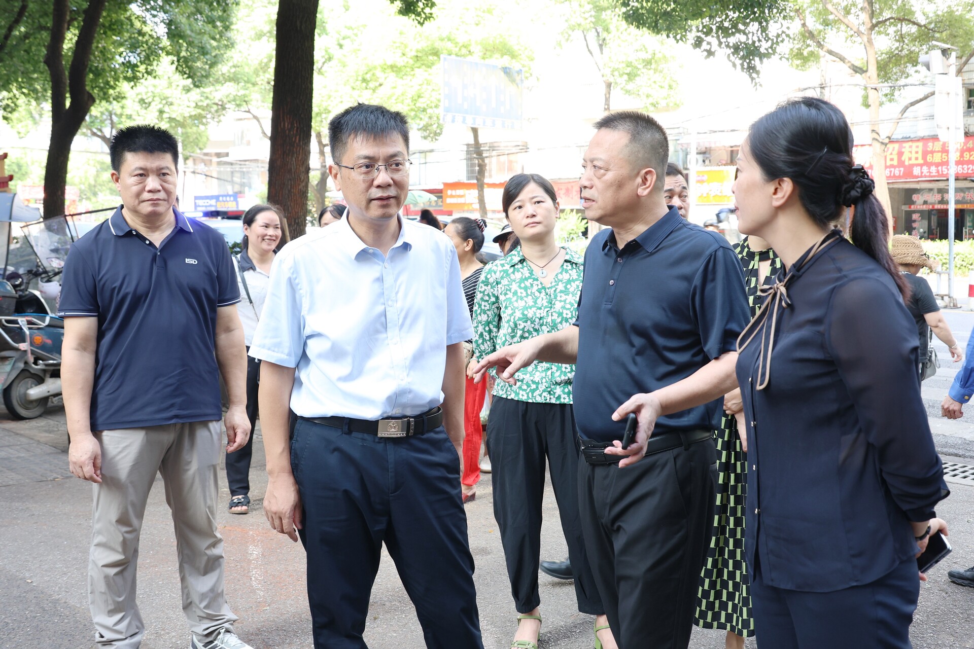 陈小平率队督导文明城市建设工作并召开推进会