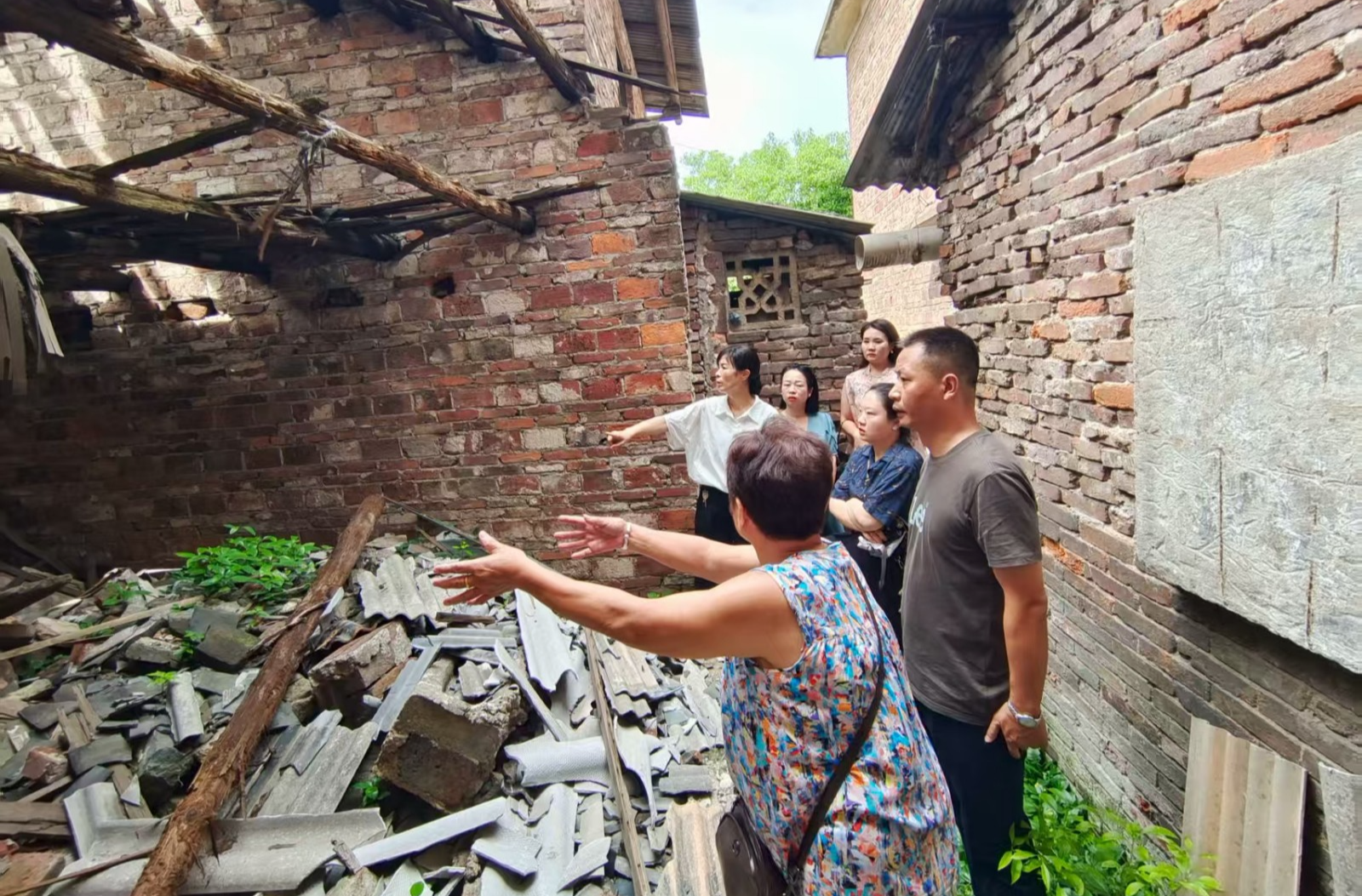 城正街街道人大： 人大代表接待日 “法治护安”与民行
