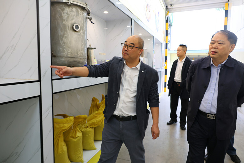 雨湖区政协调研秸秆综合利用和露天焚烧管控工作