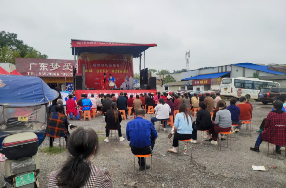 文化惠民暖人心，湘潭市“送戏下乡”活动走进先锋村