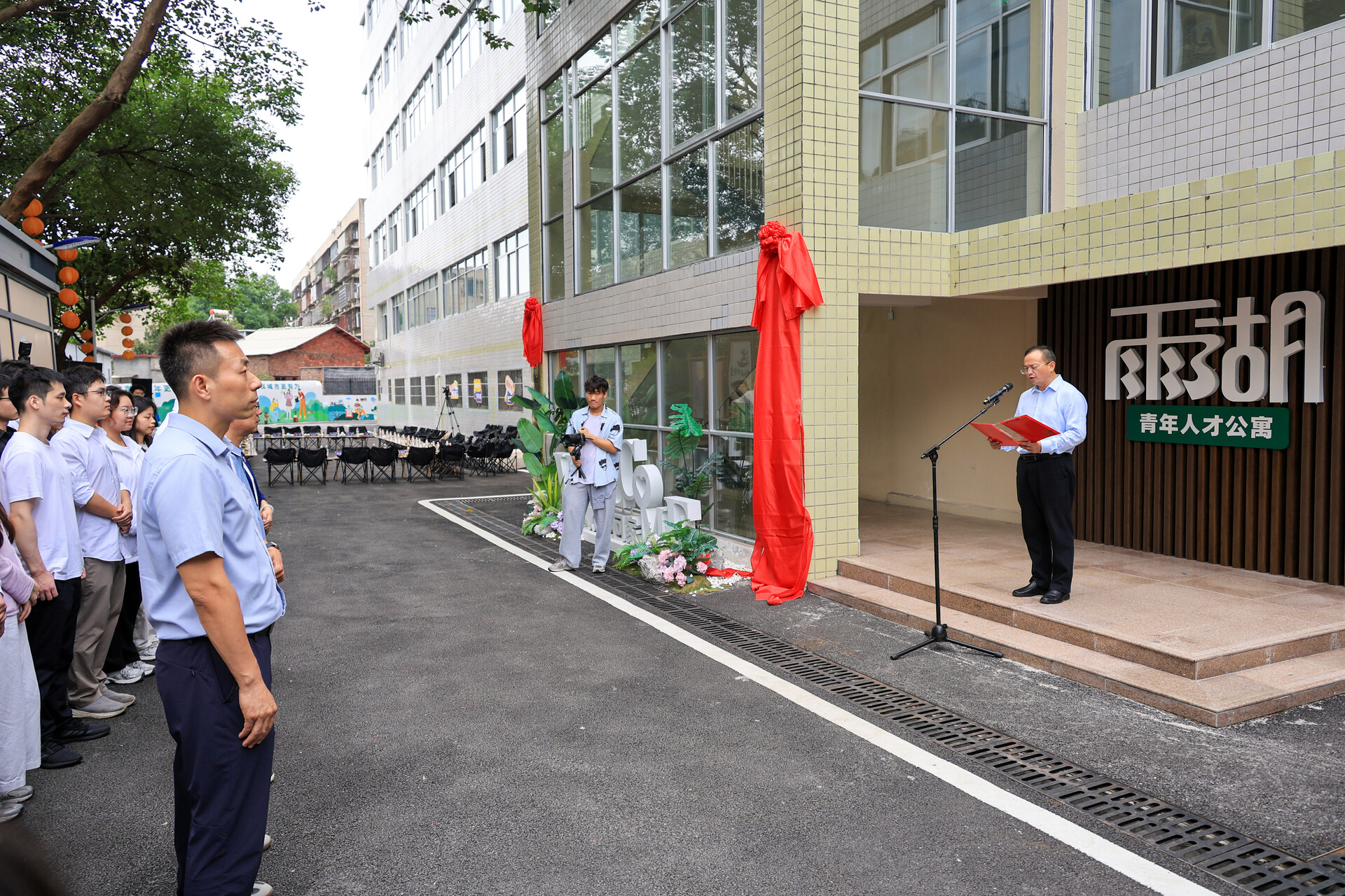 雨湖青年人才公寓揭牌仪式暨雨湖发展青年说第三期之“才聚雨湖·这young青年”人才活动举行