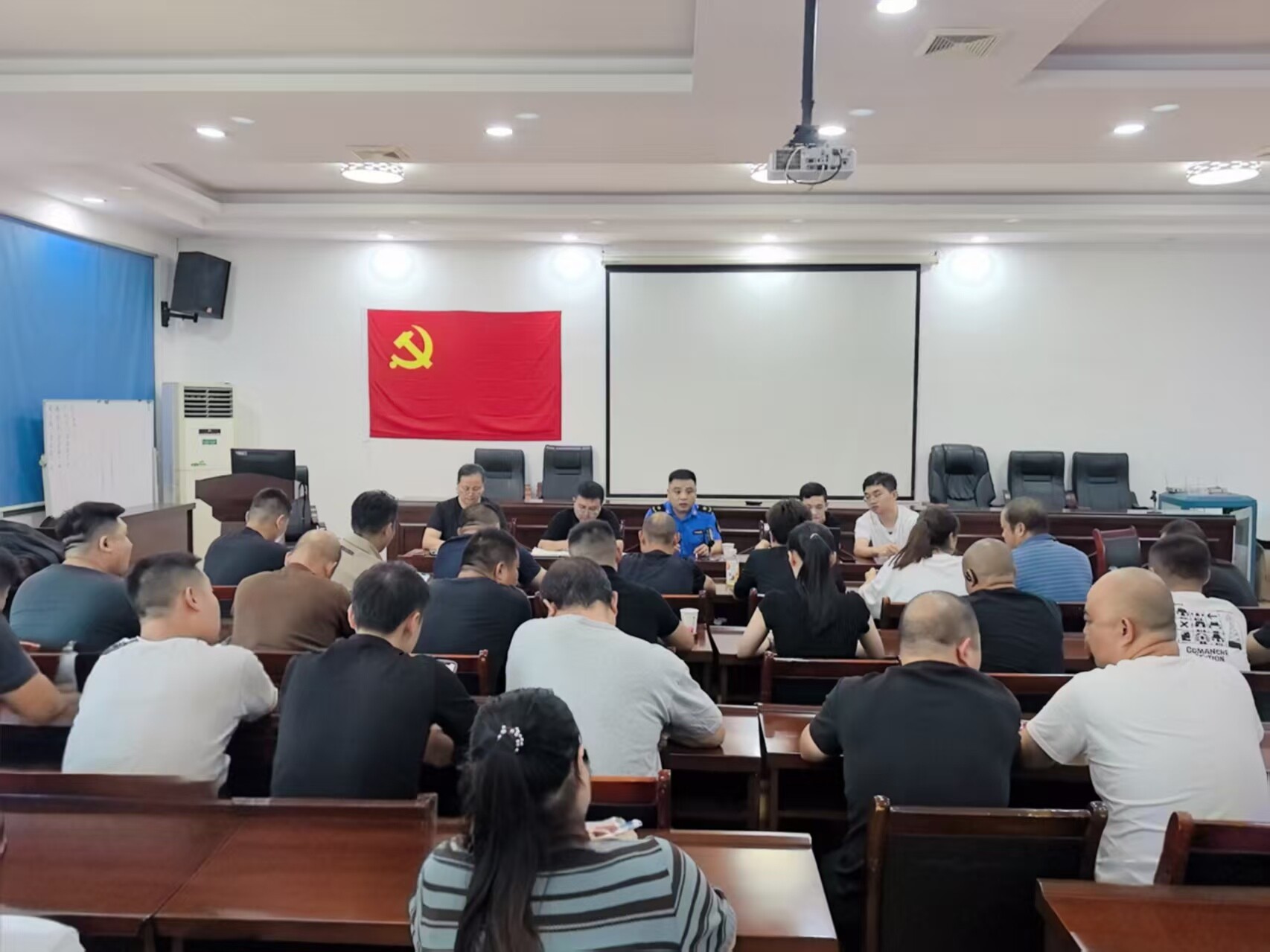 雨湖城管：“手把手”教学，建筑垃圾清运迈入“滴滴打车”新模式