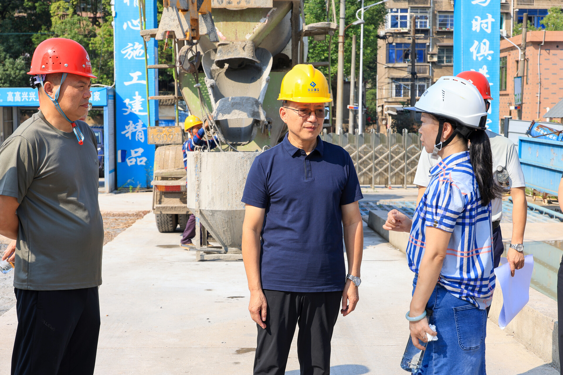 柳军辉调研雨高集团在建项目推进情况并召开现场办公会议