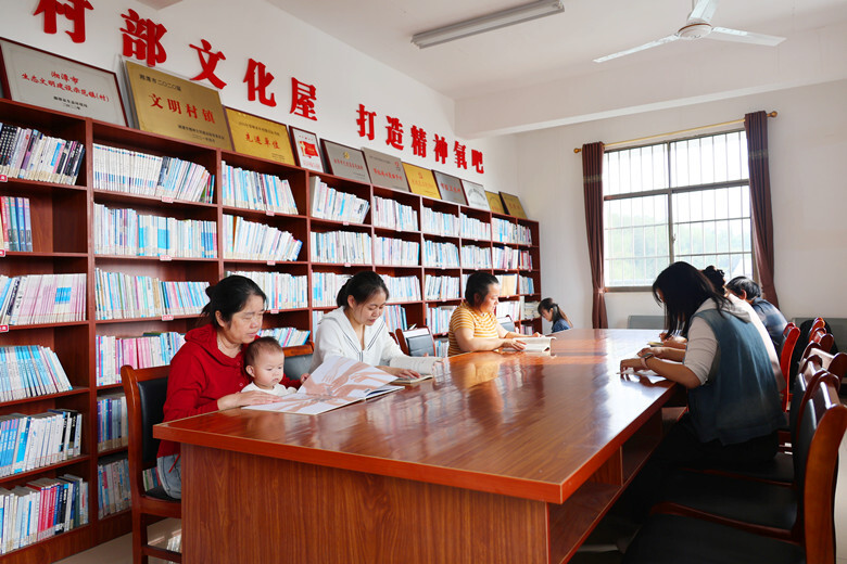 红星村“书香星火”点亮农家：书屋“安家”入户 红色基因“浸润”心田