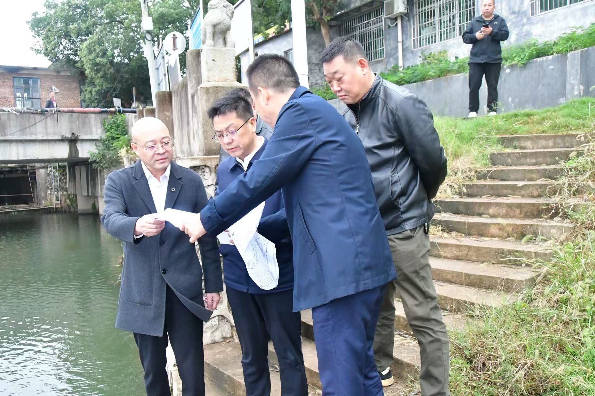 雨湖区委书记陈小平带队开展农村工作调研