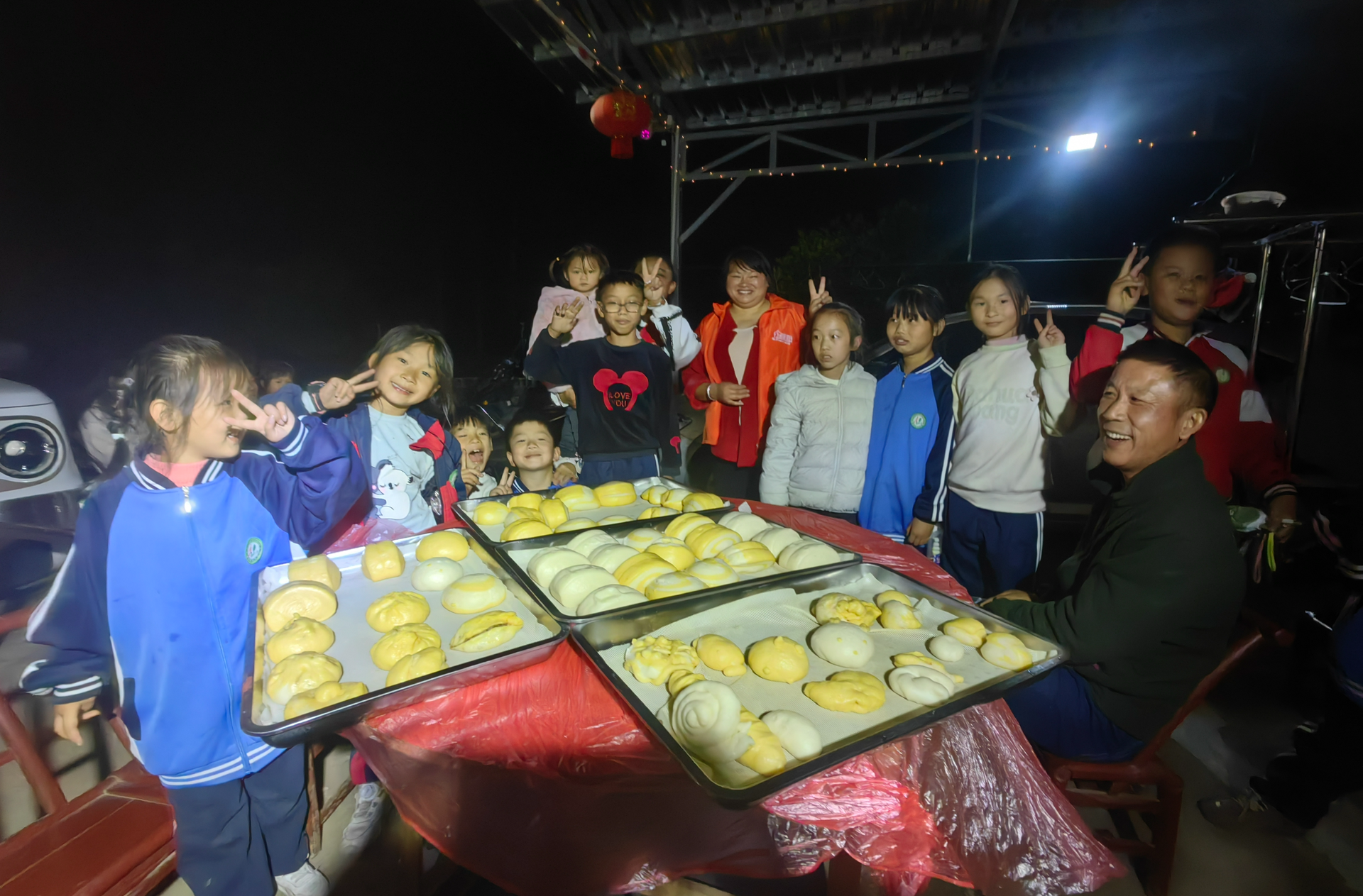 雨湖区民政局：爱心妈妈小饭桌开饭啦