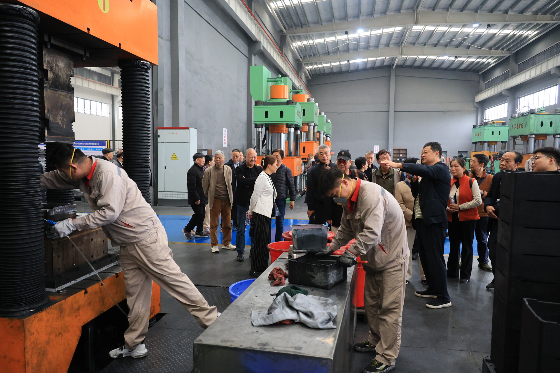 雨湖区召开2025年老干部重阳节座谈会