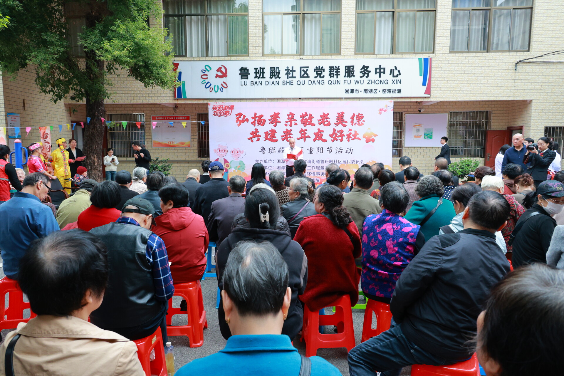歌舞贺岁、慰问暖心、游戏添趣！雨湖这个社区重阳节活动点亮老年幸福生活
