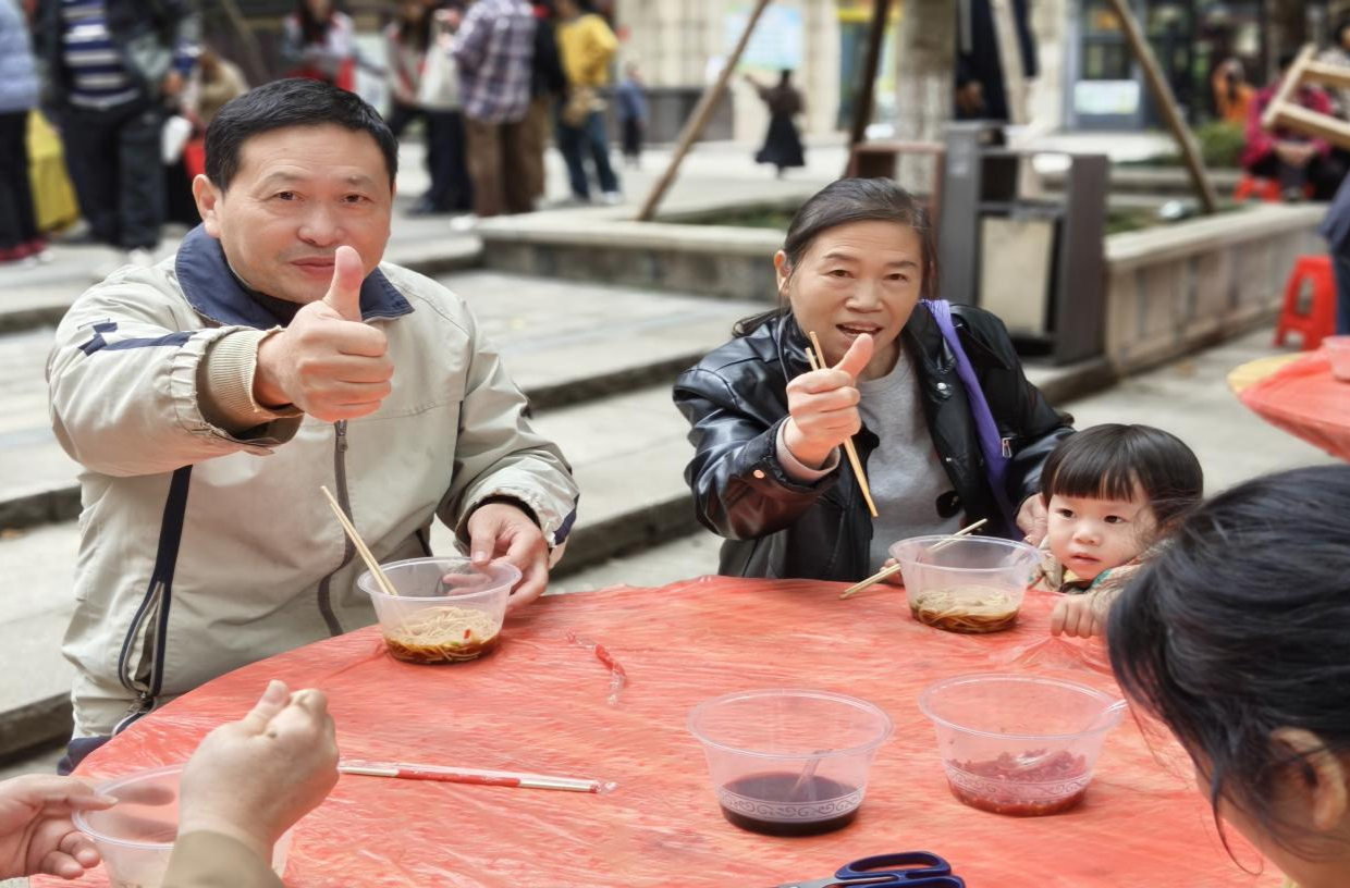 护潭社区开展“慈善重阳”活动——“我们用一碗面的时间传递爱”