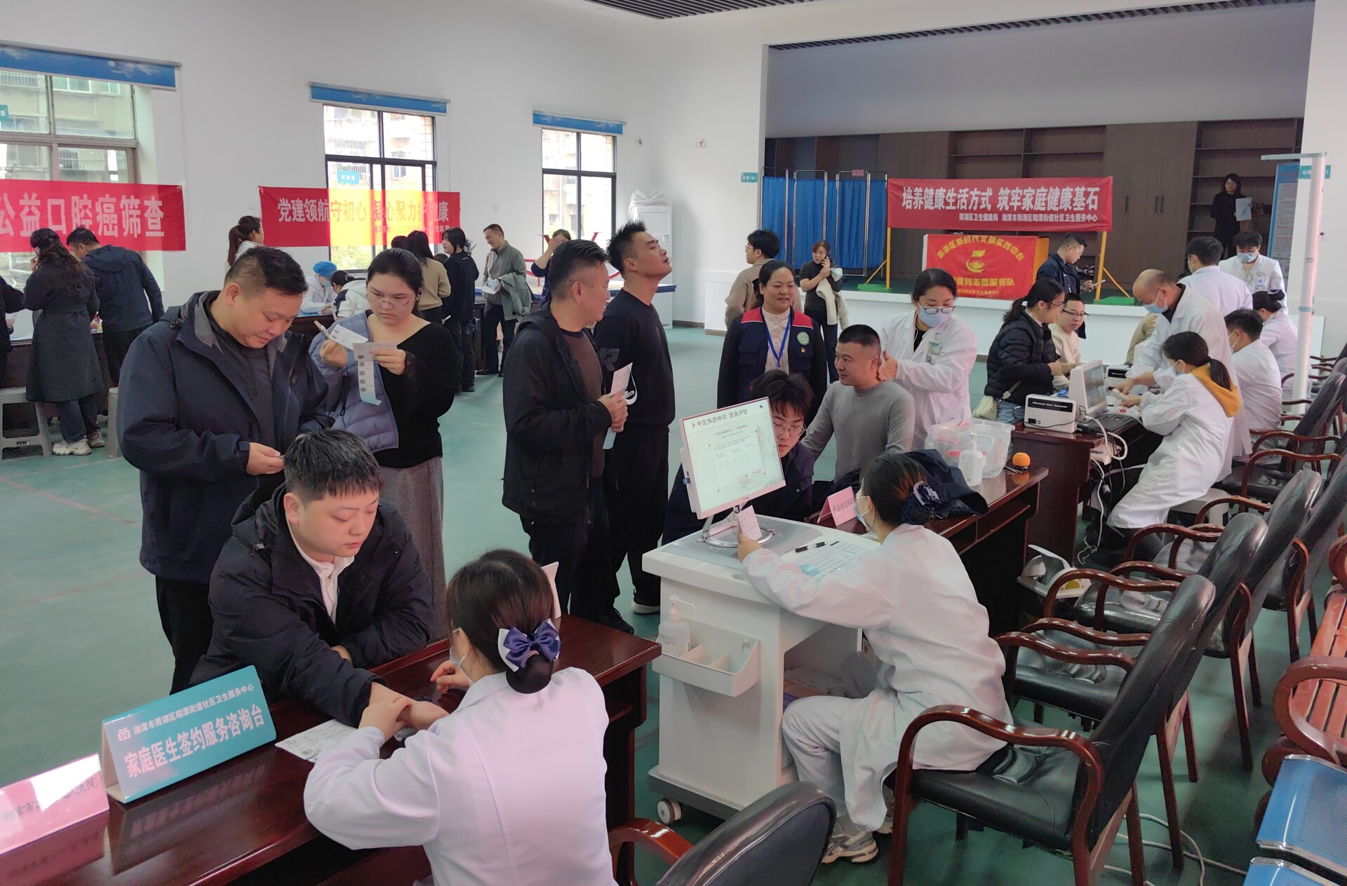 昭潭街道社区卫生服务中心：家庭医生签约服务“冬季行动”走进机关