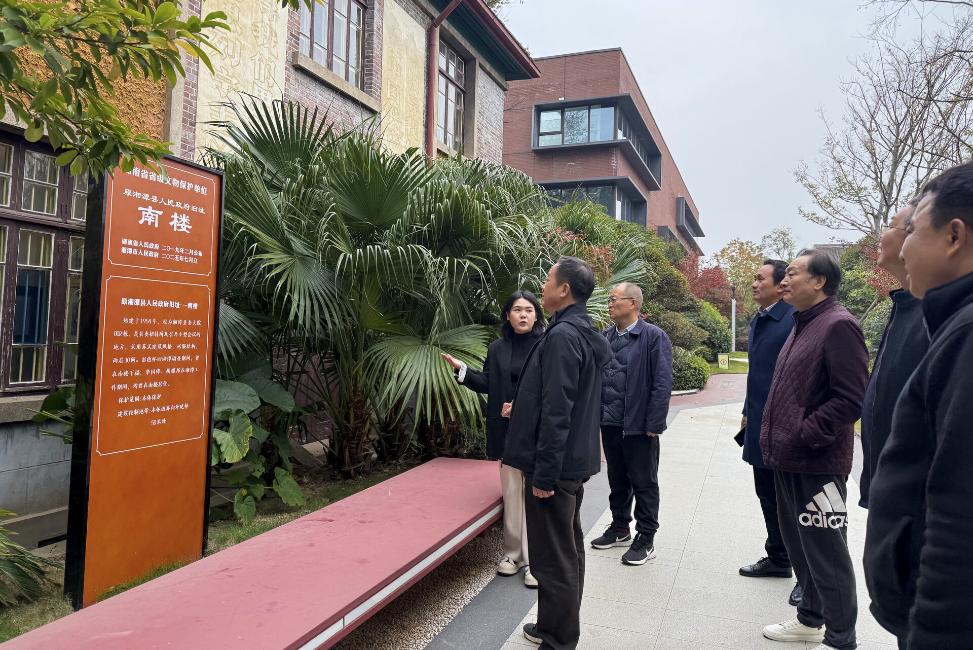 湘潭市党史联络组赴雨湖区开展调研