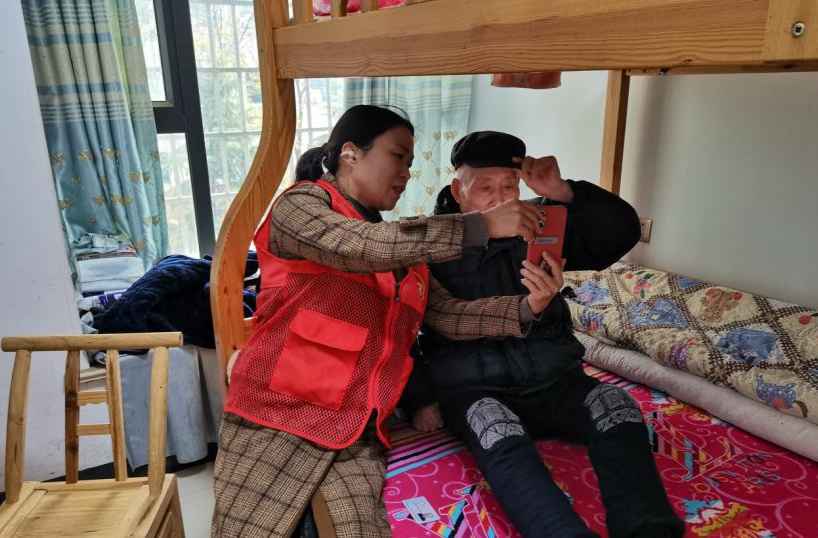 桃李社区：为高龄老人架起暖心桥，养老金认证与补贴申请零距离