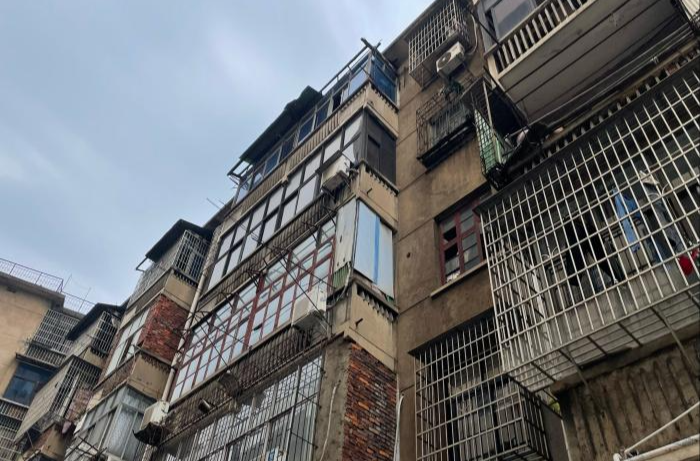 【平安雨湖】古梁巷社区：社区巡查显担当，居民配合筑防线