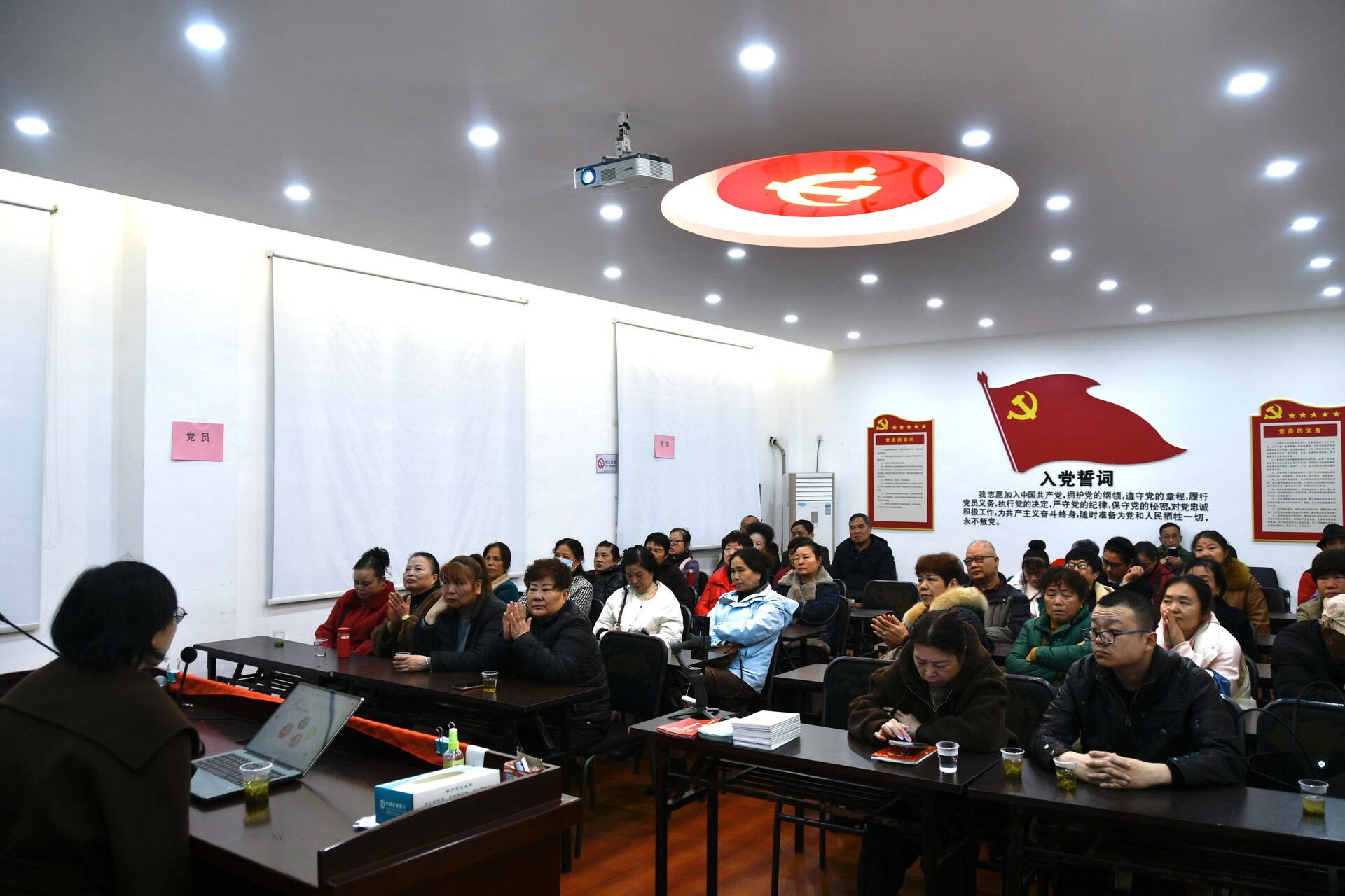 古梁巷社区开展第34个“国际残疾人日”系列活动 普法护航残疾人就业权益