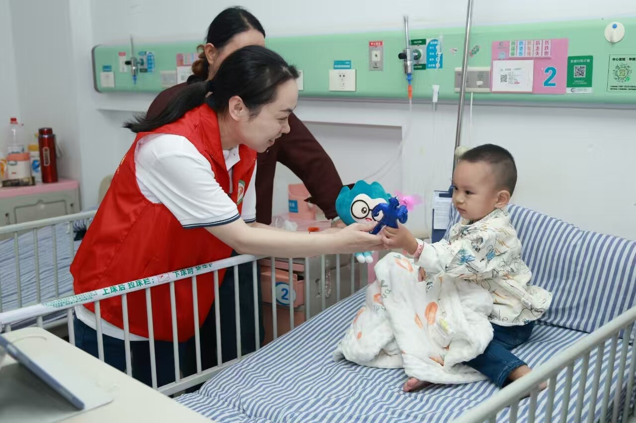 【两会进行时】委员风采丨邓琳：以专业践行使命，开展提案民主评议、推动委员履职成果转化