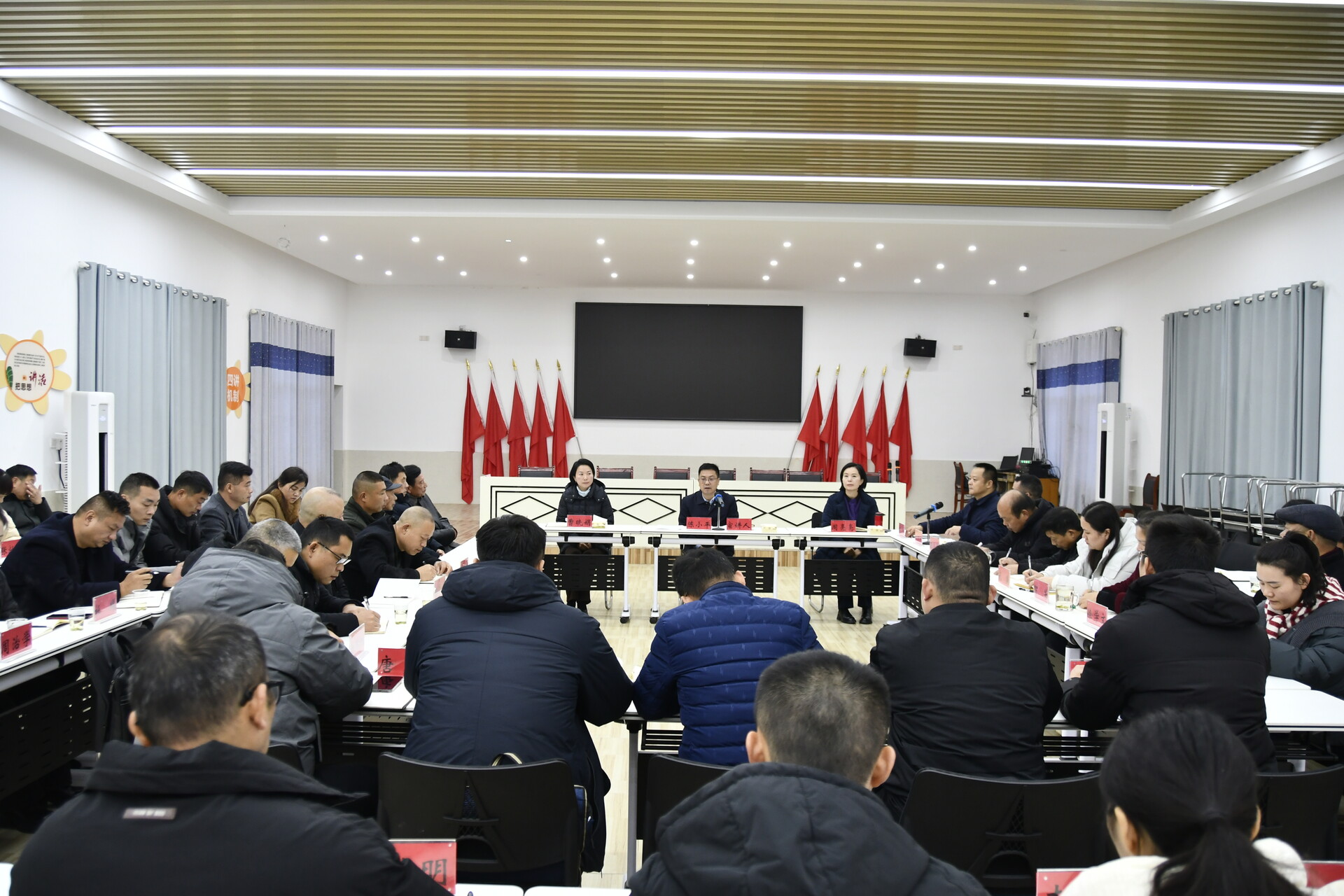 陈小平到鹤岭镇向阳村宣讲党的二十届四中全会精神