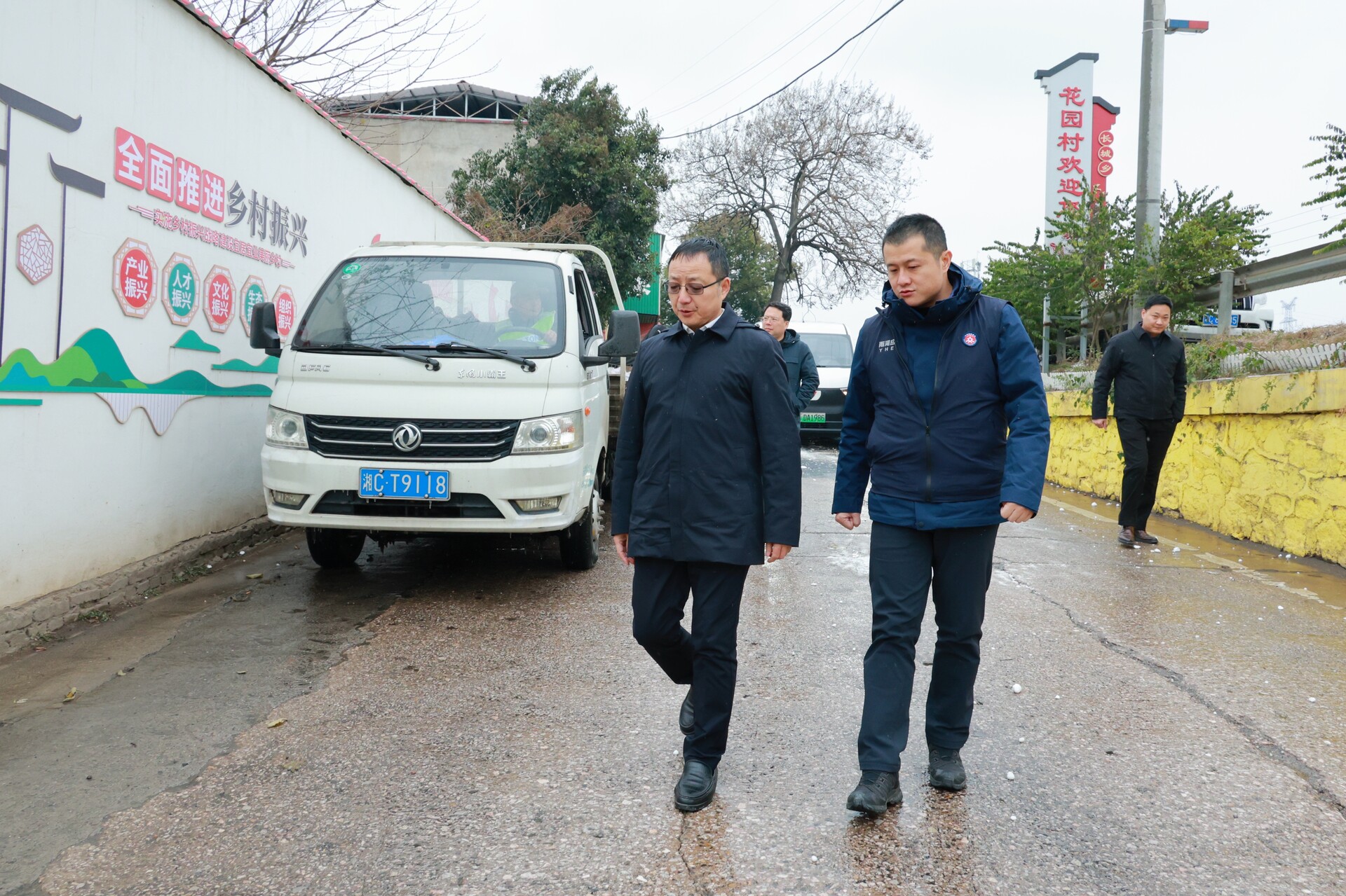 柳军辉督导低温雨雪冰冻天气道路交通安全工作