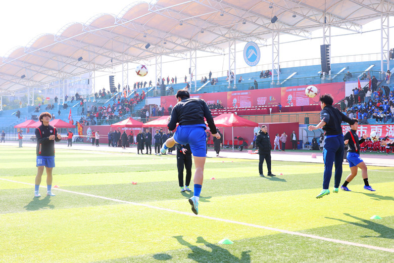 “贺岁杯”第二轮 雨湖区足球代表队主场6:1大胜湘钢集团足球代表队
