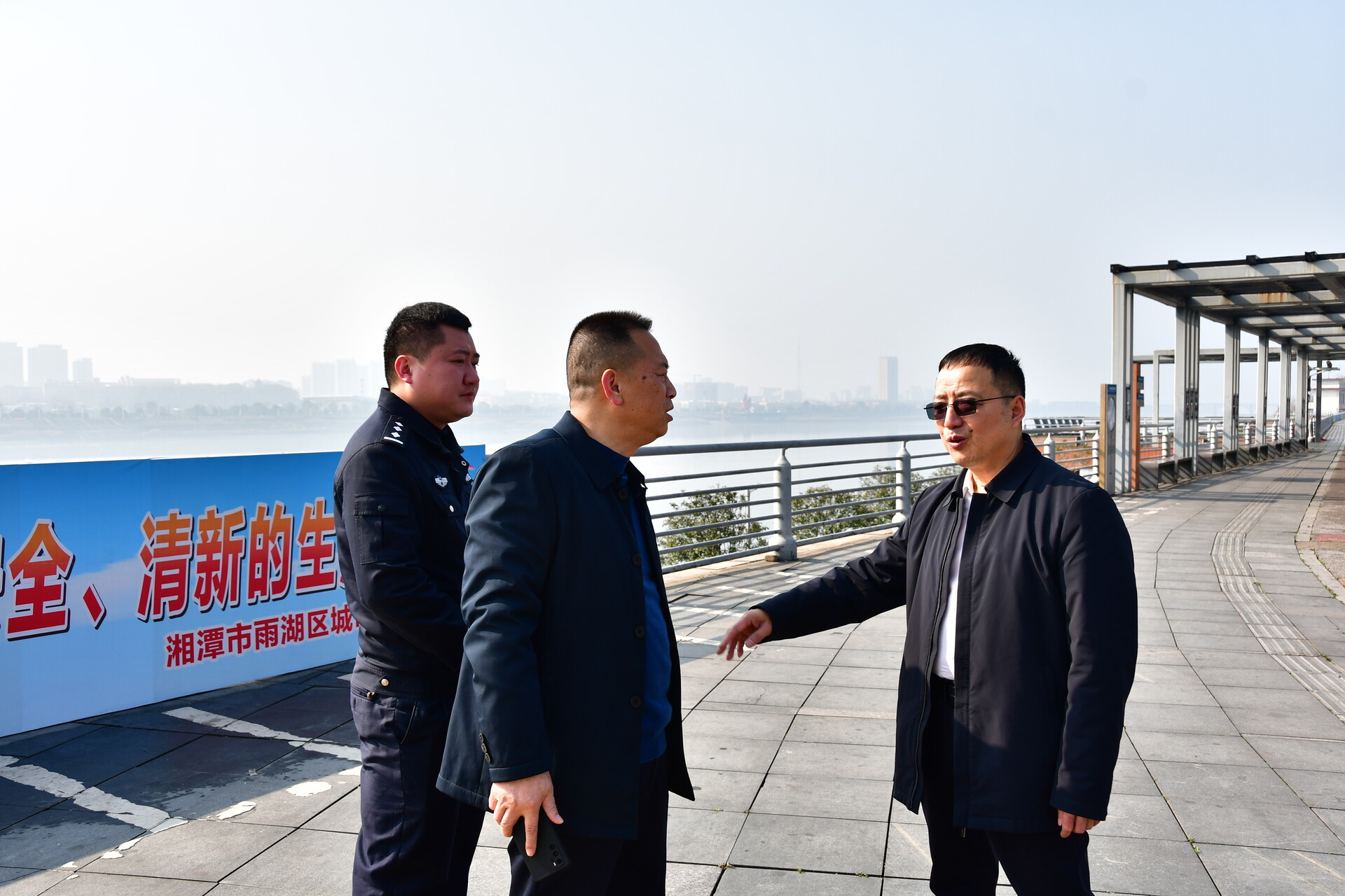 柳军辉带队督导烟花鞭炮管控工作