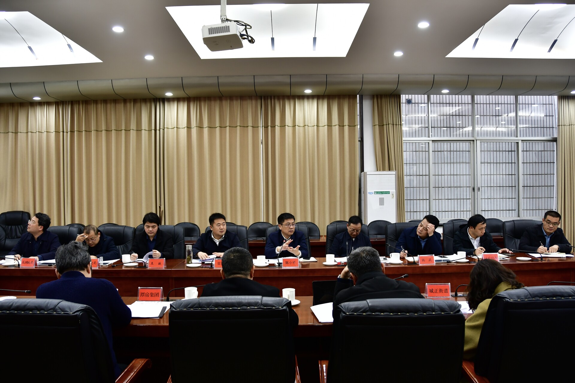 陈小平主持召开城正街历史街区建设专题会议