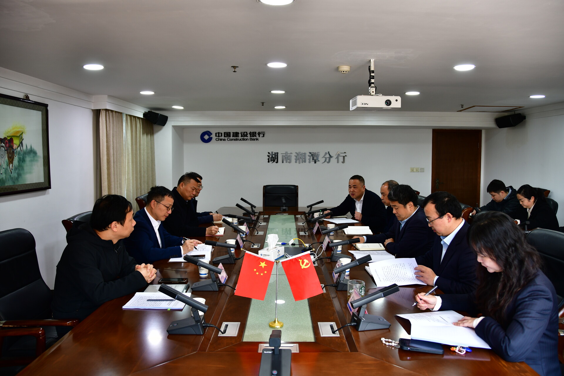 柳军辉到重点金融机构走访调研 深化“企业服务年”政银企协作