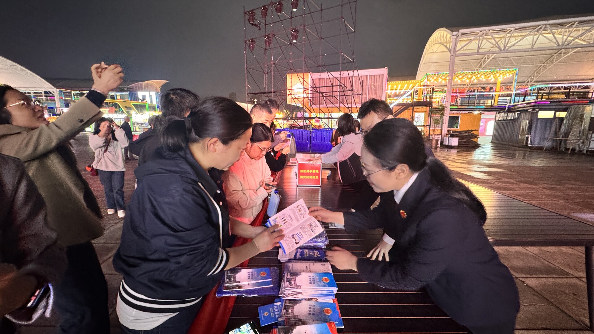 4·15全民国家安全教育日宣传活动在万楼青年码头举行