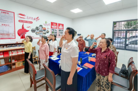 银龄映初心 贺卡寄深情——区教育局机关退休干部党支部开展“我们的生日”主题党日活动