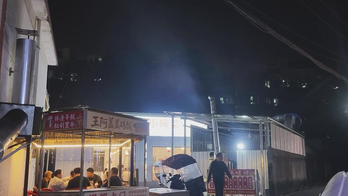 第二轮湖南省生态环境保护督察“回头看”丨夜间暗访油烟扰民问题 省第一生态环境保护督察组突击检查湘潭夜宵经营点位