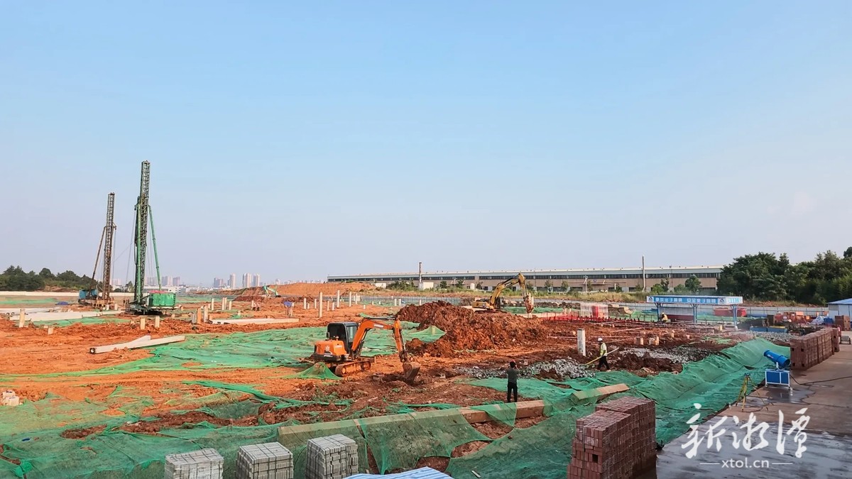 省第一生态环境保护督察组实地检查道路及老旧小区改造、建筑工地扬尘管控工作