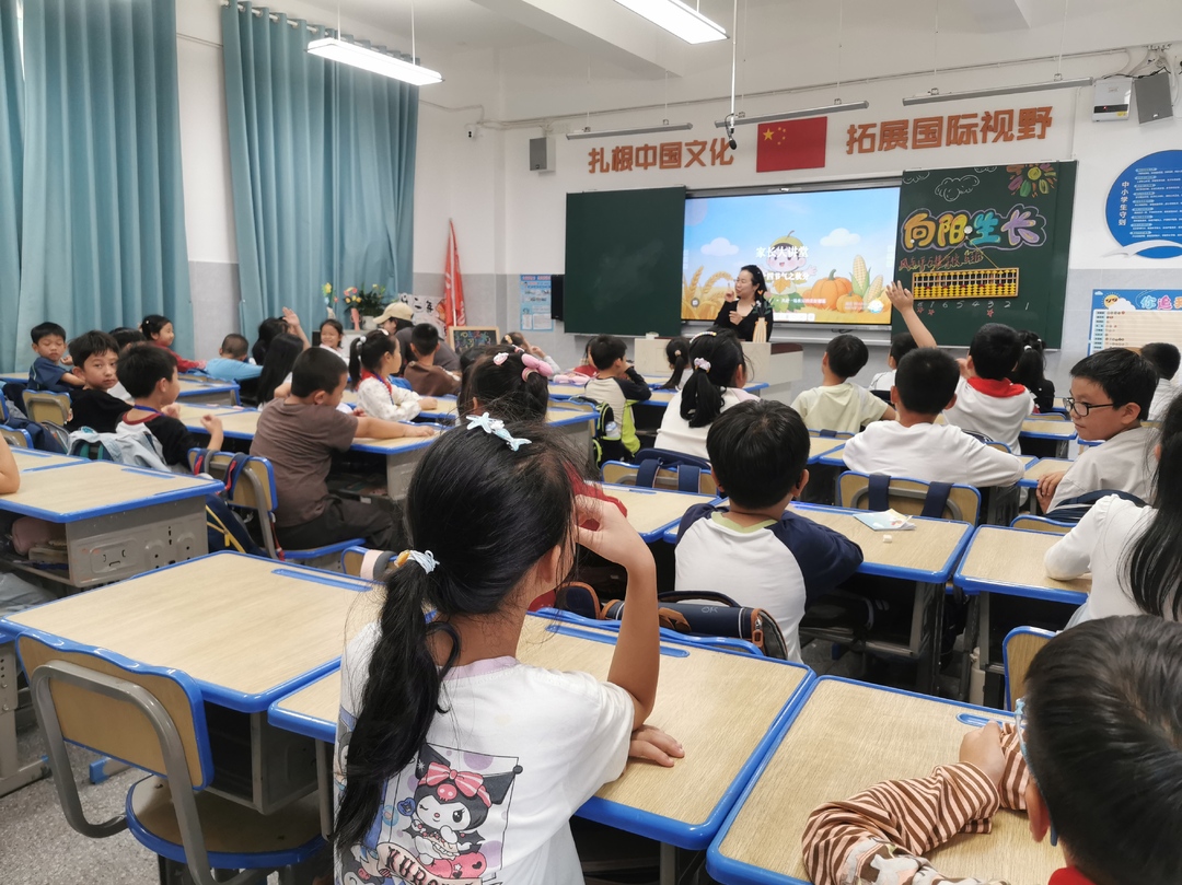 风车坪万楼学校家长大讲堂：秋分时节话丰收，传统文化润童心