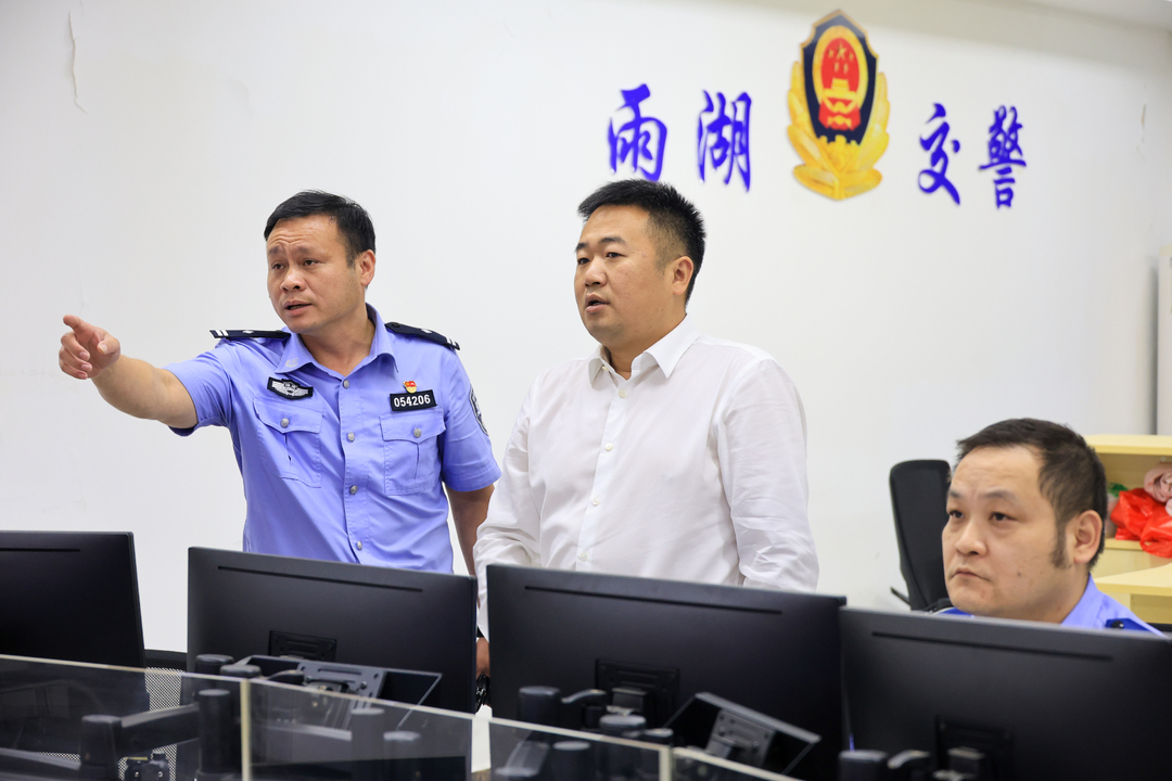 雷凌湘督导检查国庆假期交通安保工作