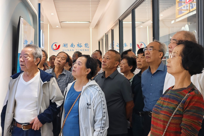 重阳节前夕 雨湖区组织老干部实地参观感受雨湖新变化