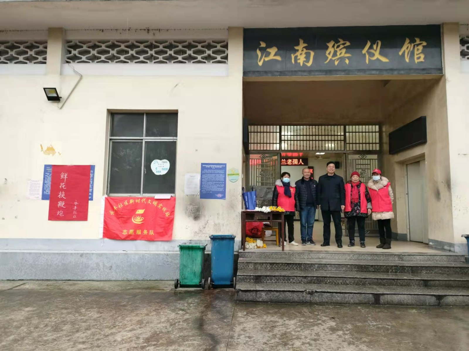 楠竹山镇：万枝鲜花换鞭炮 春节祭祖更文明