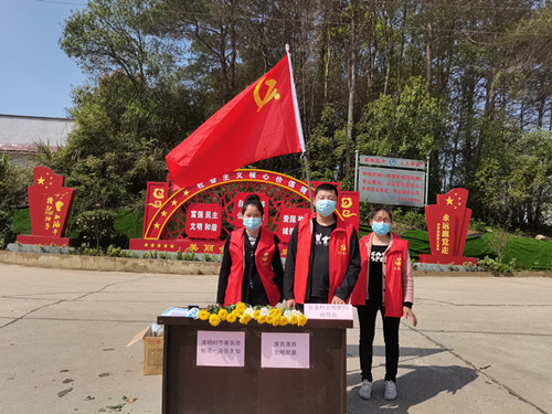 鹤岭镇：助力清明文明祭扫，党员志愿服务在行动