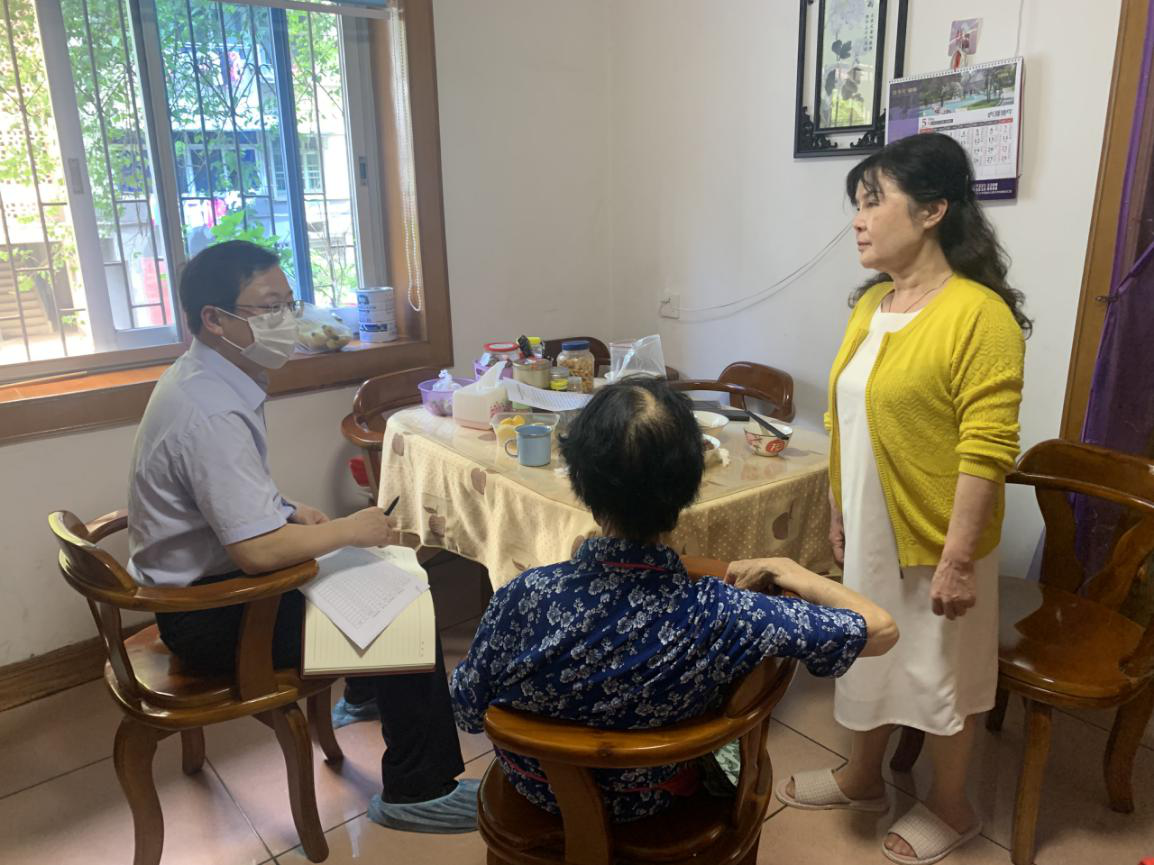 区纪委监委开展“心连心走基层，面对面解难题”暨“三级干部进网格”活动