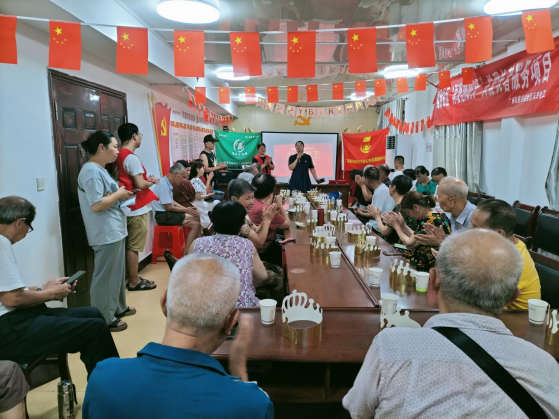 建设社区开展“与党共庆生，孝老爱亲颂”新时代文明实践活动
