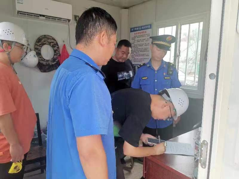“利剑”行动！先锋街道开展扬尘污染专项整治