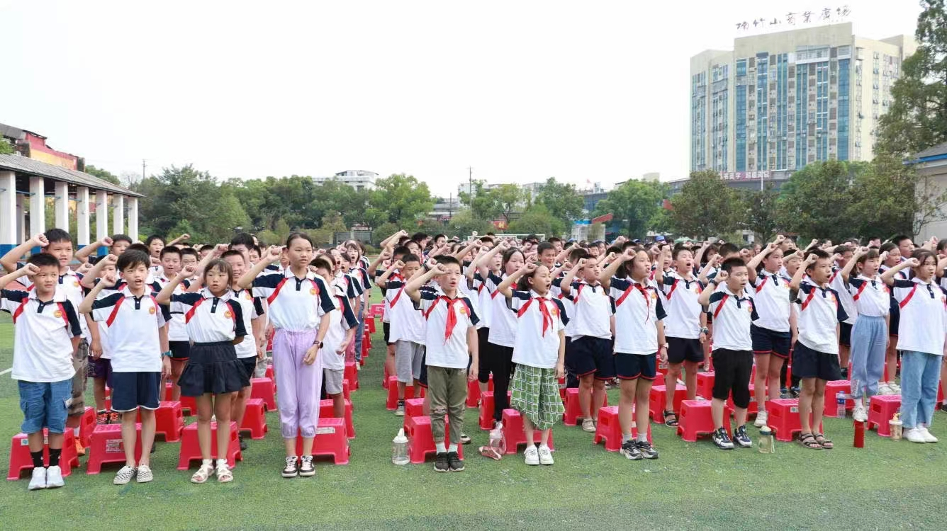 楠竹山镇：金秋开学季，禁毒教育我先行