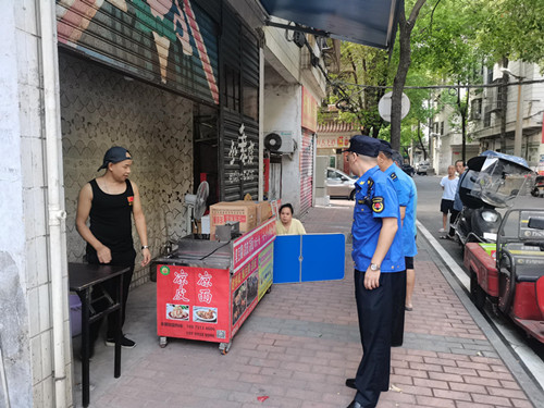 昭潭街道开展市容环境专项整治行动