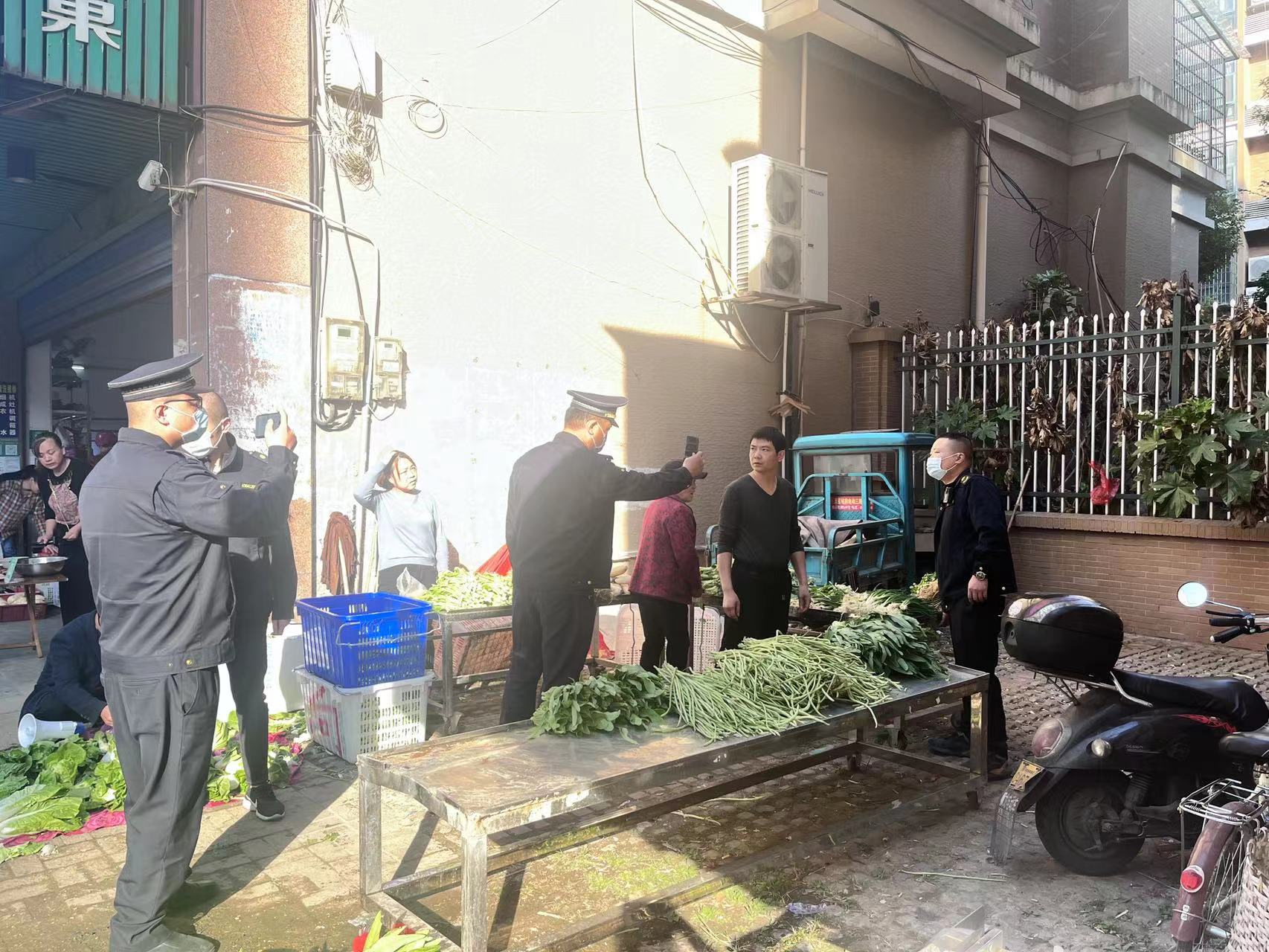 重拳执法！云塘街道开展马路市场集中整治