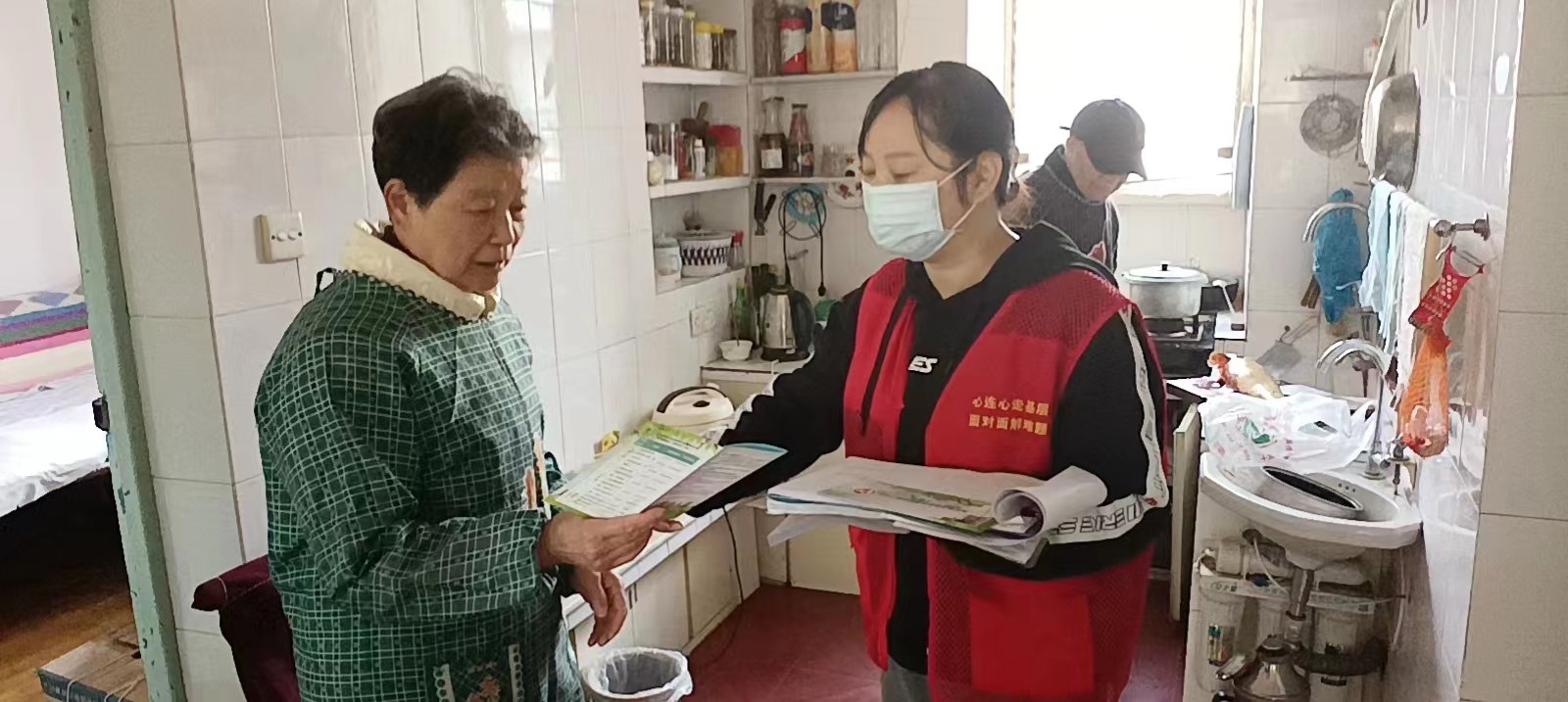 楠竹山镇：防疫禁毒两不误，绿色无毒共守护
