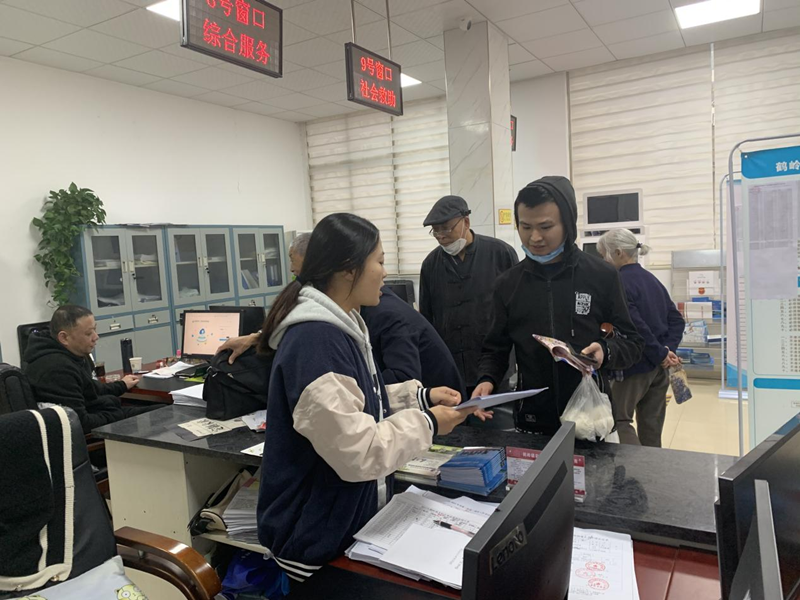 鹤岭镇：提灯照亮失业者前行路