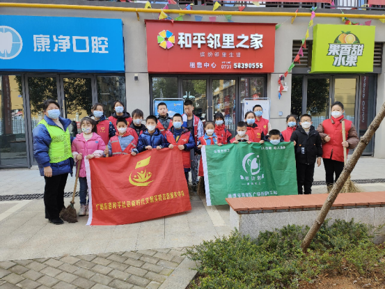 广场街道开展爱国卫生大清扫活动
